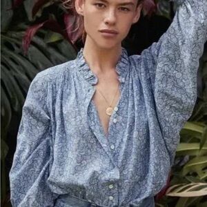 Doen blouse in blue garden bloom